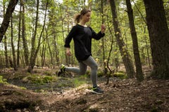 Atletische vrouw die regelmatig uitoefenen Stock Fotografie Atletische vrouw die regelmatig uitoefenen Stock Fotografie
