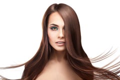 Atrakcyjna poważna brunetki dama z makeup i perfect straigh obraz stock Atrakcyjna poważna brunetki dama z makeup i perfect straigh obraz stock