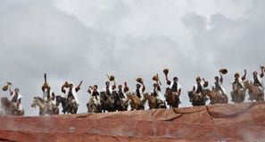 Attori cinesi di minoranza nel teatro esterno per fotografia stock libera da diritti Attori cinesi di minoranza nel teatro esterno per fotografia stock libera da diritti