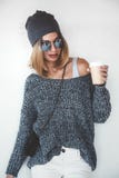 Attrezzatura della ragazza dei pantaloni a vita bassa immagini stock Attrezzatura della ragazza dei pantaloni a vita bassa immagini stock