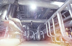 Attrezzature, cavi e conduttura come trovato dentro di un industr moderno Immagini Stock Attrezzature, cavi e conduttura come trovato dentro di un industr moderno Immagini Stock