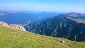 Aturdindo a vista da parte superior dos Carpathians imagem de stock Aturdindo a vista da parte superior dos Carpathians imagem de stock