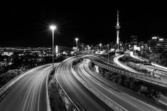 Auckland himmeltorn och spagettiföreningspunkt | Auckland NYA ZEELAND arkivbilder Auckland himmeltorn och spagettiföreningspunkt | Auckland NYA ZEELAND arkivbilder