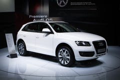 Audi Q5 à l'exposition d'International de Moscou image libre de droits Audi Q5 à l'exposition d'International de Moscou image libre de droits