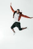 aufgeregter Afroamerikanermann, der in Sportkleidung springt, stockbilder aufgeregter Afroamerikanermann, der in Sportkleidung springt, stockbilder