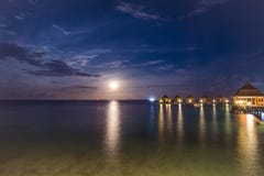 Aumento della luna immagine stock libera da diritti Aumento della luna immagine stock libera da diritti