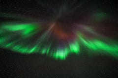 Aurora Borealis au-dessus de Reykjavik photos libres de droits Aurora Borealis au-dessus de Reykjavik photos libres de droits