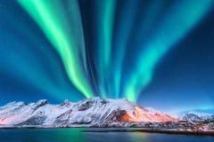 Aurora Borealis Consoles de Lofoten, Noruega aurora foto de stock royalty free Aurora Borealis Consoles de Lofoten, Noruega aurora foto de stock royalty free