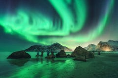 Aurora borealis et personnes verts Lumières nordiques images libres de droits Aurora borealis et personnes verts Lumières nordiques images libres de droits