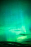 Aurora Borealis komt door wolken ver Alaska te voorschijn stock afbeelding Aurora Borealis komt door wolken ver Alaska te voorschijn stock afbeelding