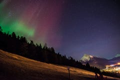 Aurora Boreals sopra Banff immagine stock libera da diritti Aurora Boreals sopra Banff immagine stock libera da diritti