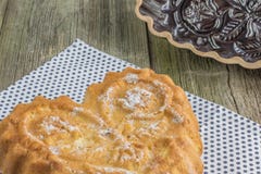 Ausführliche Ansicht über Rosinenwalnusskuchen in Form eines Herzens mit Lizenzfreie Stockbilder Ausführliche Ansicht über Rosinenwalnusskuchen in Form eines Herzens mit Lizenzfreie Stockbilder