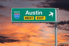Austin Teksas trasy 35 autostrady wyjścia Następny znak z zmierzchu niebem obrazy stock Austin Teksas trasy 35 autostrady wyjścia Następny znak z zmierzchu niebem obrazy stock