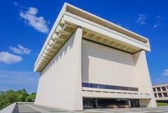 AUSTIN TEXAS 17 DE SETEMBRO DE 2017: O exterior do Lyndon B Johnson Library e museu foto de stock royalty free AUSTIN TEXAS 17 DE SETEMBRO DE 2017: O exterior do Lyndon B Johnson Library e museu foto de stock royalty free