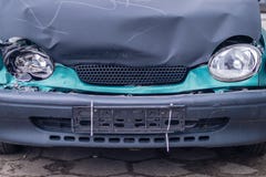 Auto nach Autounfall, Scheinwerfer lizenzfreies stockfoto Auto nach Autounfall, Scheinwerfer lizenzfreies stockfoto