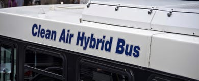 Autobus hybride d'air pur photos libres de droits Autobus hybride d'air pur photos libres de droits