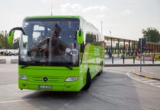 Autobús del Benz de Mercedes del alemán del flixbus foto de archivo Autobús del Benz de Mercedes del alemán del flixbus foto de archivo