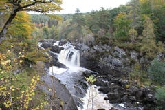 Automnes de Rogie/cascade photographie stock libre de droits Automnes de Rogie/cascade photographie stock libre de droits
