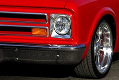 Automobile classica nel colore rosso immagini stock libere da diritti Automobile classica nel colore rosso immagini stock libere da diritti