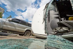 Automobili nocive al posto di incidente fotografia stock Automobili nocive al posto di incidente fotografia stock