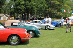 Automobili sportive di Porsche in un allineamento fotografie stock Automobili sportive di Porsche in un allineamento fotografie stock