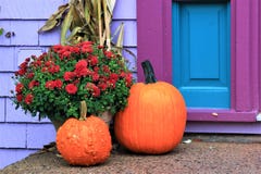 Autumn Doorstep Display colorido na baía de Mahone, Nova Scotia, Canadá fotografia de stock royalty free Autumn Doorstep Display colorido na baía de Mahone, Nova Scotia, Canadá fotografia de stock royalty free