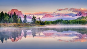Autumn Sunrise in anticipo alla curvatura di Oxbow immagini stock libere da diritti Autumn Sunrise in anticipo alla curvatura di Oxbow immagini stock libere da diritti