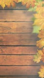 Autunnale rimane il vecchio scrittorio di legno immagini stock libere da diritti Autunnale rimane il vecchio scrittorio di legno immagini stock libere da diritti