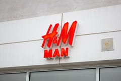 Avant de magasin de H&M Man images libres de droits Avant de magasin de H&M Man images libres de droits