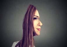 Avant surréaliste de portrait avec le profil coupé d'une femme photo stock Avant surréaliste de portrait avec le profil coupé d'une femme photo stock