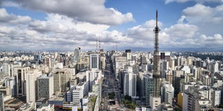 Avenida Paulista nella città di Sao Paulo, Brasile fotografia stock Avenida Paulista nella città di Sao Paulo, Brasile fotografia stock