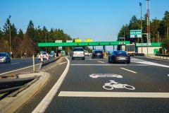 Avgiftstation Vransko på huvudvägen A1 i Slovenien arkivbilder Avgiftstation Vransko på huvudvägen A1 i Slovenien arkivbilder