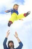 Avla lansering av hans son upp in till himlen royaltyfria foton Avla lansering av hans son upp in till himlen royaltyfria foton