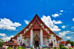 Ayutthaya, Thailand; 3 juli 2018: Wihan Phra Mongkhon Bophit in het Historische Park van Ayutthaya stock foto's Ayutthaya, Thailand; 3 juli 2018: Wihan Phra Mongkhon Bophit in het Historische Park van Ayutthaya stock foto's