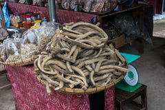 Aziatische markt dichtbij Vang Vieng in Laos, Azi? stock foto's Aziatische markt dichtbij Vang Vieng in Laos, Azi? stock foto's