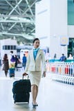 Aziatische steward bij de Internationale luchthaven van Incheon stock foto's Aziatische steward bij de Internationale luchthaven van Incheon stock foto's
