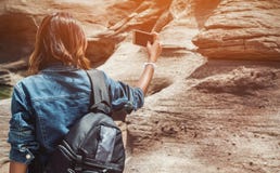 Azja kobieta bierze fotografię obrazy stock Azja kobieta bierze fotografię obrazy stock