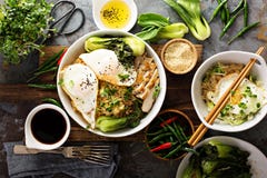 Azjatycki karmowy pojęcie z smażącymi ryż, dziecka bok choy obrazy stock Azjatycki karmowy pojęcie z smażącymi ryż, dziecka bok choy obrazy stock