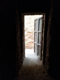 Aït Benhaddou el pueblo antiguo - la puerta en la vida espacio fotografía de archivo libre de regalías Aït Benhaddou el pueblo antiguo - la puerta en la vida espacio fotografía de archivo libre de regalías