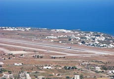 Aéroport national de Santorini, vue aérienne Photographie stock Aéroport national de Santorini, vue aérienne Photographie stock