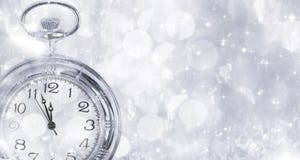 Año Nuevo en la medianoche - viejas luces del reloj y del día de fiesta Fotografía de archivo libre de regalías