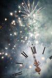 Año Nuevo en la medianoche - viejas luces del reloj y del día de fiesta Fotografía de archivo libre de regalías