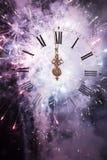 Año Nuevo en la medianoche - viejas luces del reloj y del día de fiesta Fotografía de archivo libre de regalías