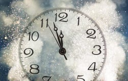 Año Nuevo en la medianoche - viejas luces del reloj y del día de fiesta Imagenes de archivo