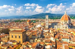 B?sta flyg- panoramautsikt av den Florence staden med den Santa Maria del Fiore f?r DuomoCattedrale di domkyrkan royaltyfria foton B?sta flyg- panoramautsikt av den Florence staden med den Santa Maria del Fiore f?r DuomoCattedrale di domkyrkan royaltyfria foton