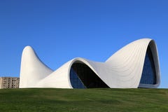 B?timent central culturel baptis? du nom de Heydar Aliyev, architector Zaha Hadid photos stock B?timent central culturel baptis? du nom de Heydar Aliyev, architector Zaha Hadid photos stock