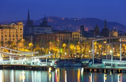 Babordo di Barcellona nell'alba immagini stock libere da diritti Babordo di Barcellona nell'alba immagini stock libere da diritti