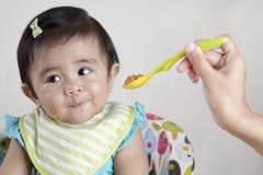 Baby, das Lebensmittel ablehnt Lizenzfreies Stockfoto Baby, das Lebensmittel ablehnt Lizenzfreies Stockfoto