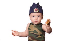 Babymilitair in eenvormig op een zwarte achtergrond De jongen in FO stock fotografie Babymilitair in eenvormig op een zwarte achtergrond De jongen in FO stock fotografie