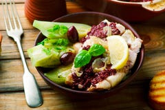 Bacalao con las aceitunas y el hinojo foto de archivo Bacalao con las aceitunas y el hinojo foto de archivo